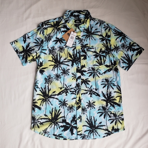 NWT Quiksilver Regular Fit Simple Days Button Down Shirt - Picture 2 of 5